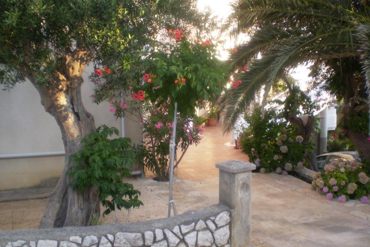 Apartments And Rooms By The Sea Jakisnica, Pag - 4160 Lun  Exteriér fotografie