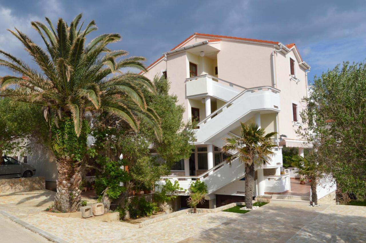 Apartments And Rooms By The Sea Jakisnica, Pag - 4160 Lun  Exteriér fotografie