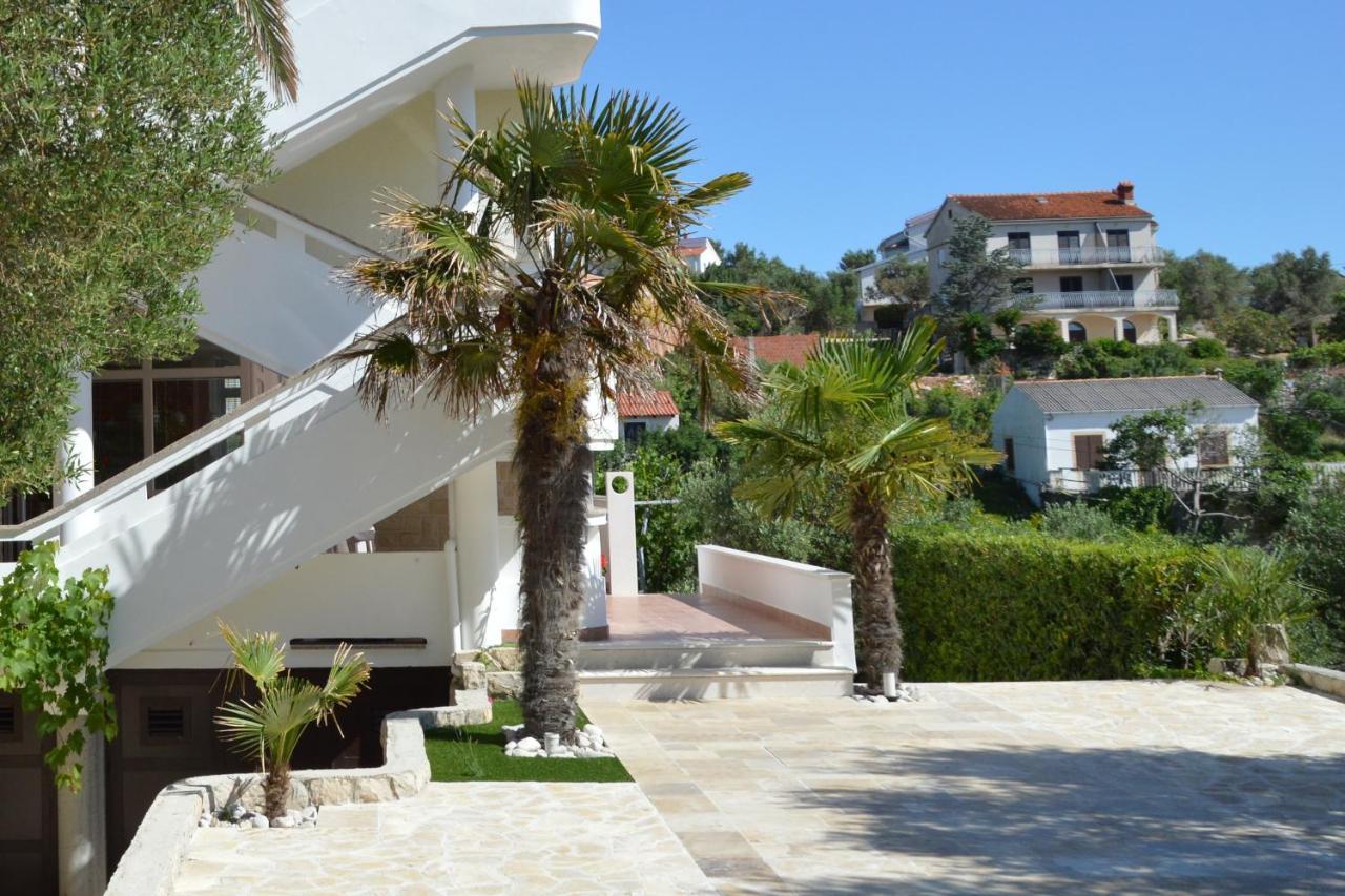 Apartments And Rooms By The Sea Jakisnica, Pag - 4160 Lun  Exteriér fotografie