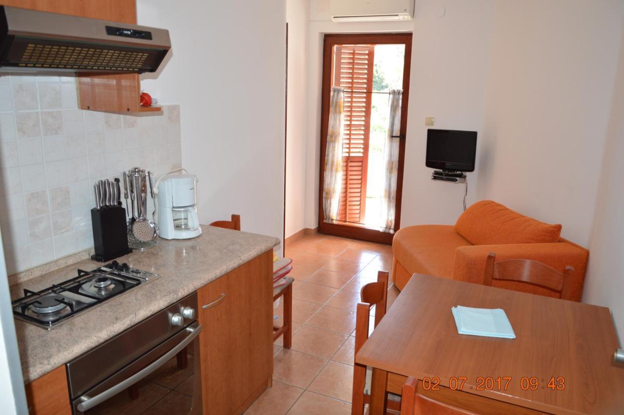 Apartments And Rooms By The Sea Jakisnica, Pag - 4160 Lun  Exteriér fotografie